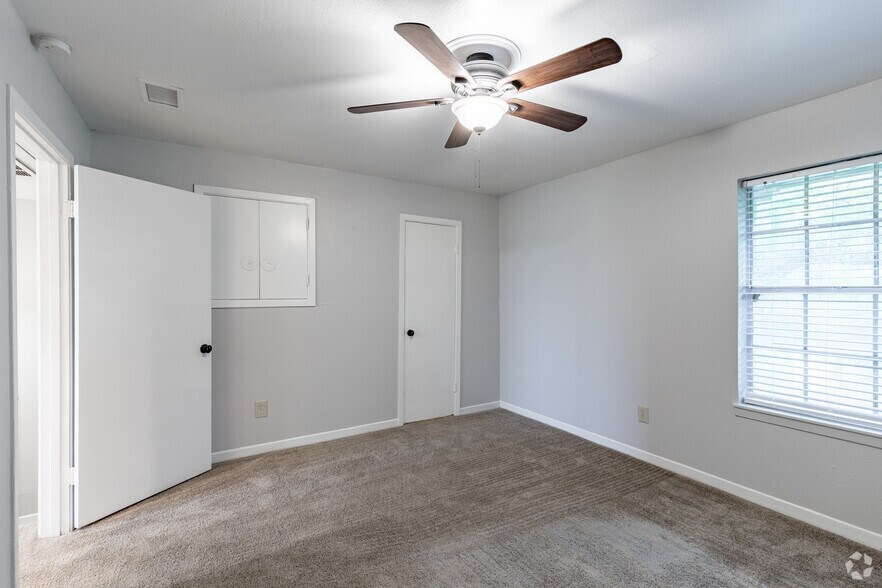2BR, 2BA - 910 SF - Allure