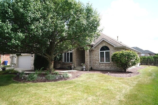 Building Photo - 8566 Huckins Dr