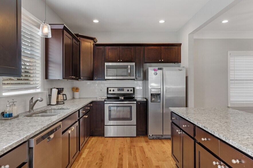 Building Photo - 3206 Anderson Pl