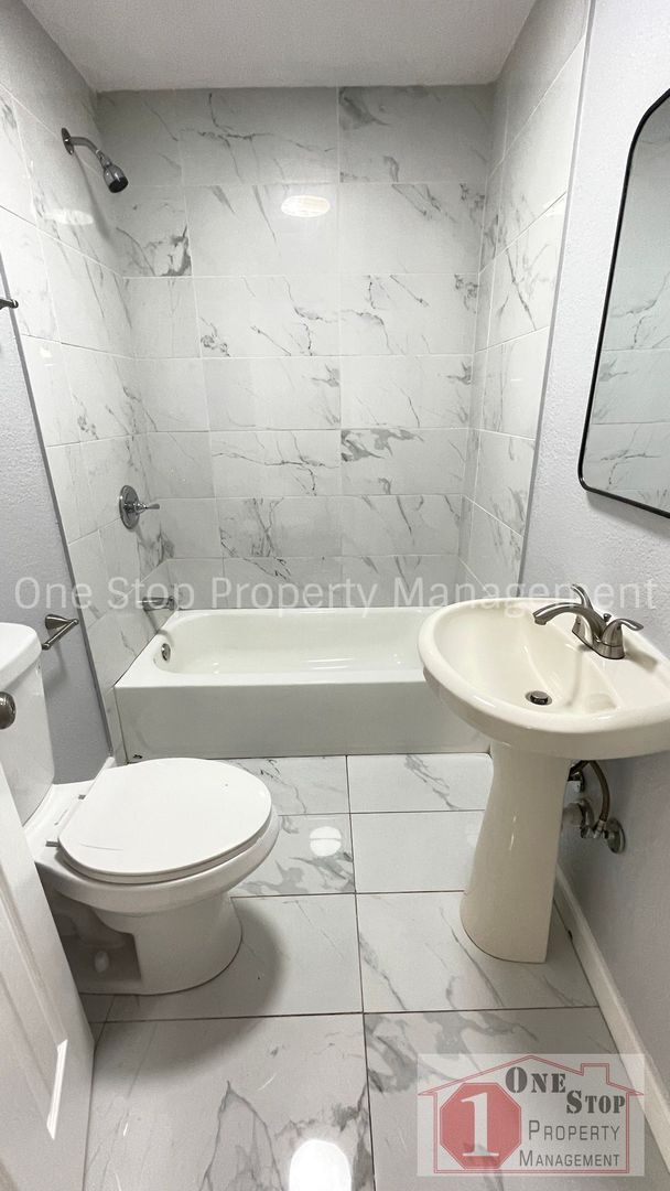 Building Photo - Beautiful 4 Bedroom 2 Bathroom Home in Kan...