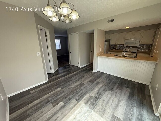 Building Photo - 1740 Park Village Dr