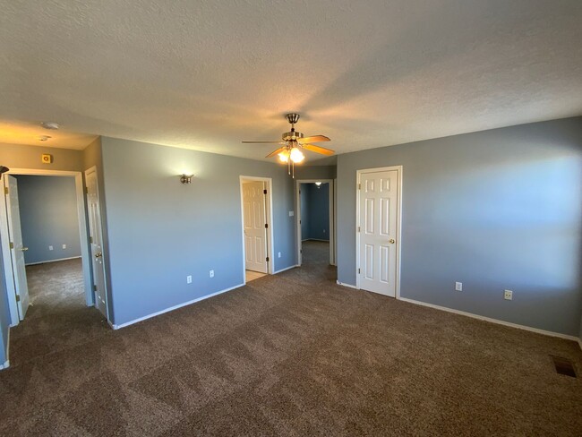 Building Photo - 3 Bedroom + Loft & Bonus Room Available Ne...