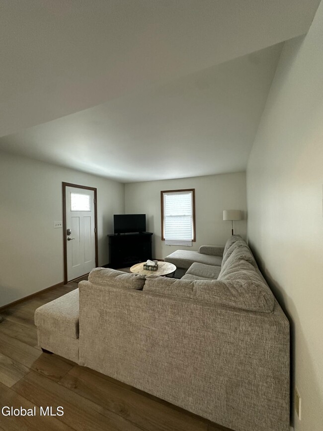 Building Photo - 14 Vanderbilt Ave