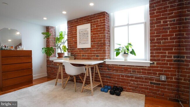 Building Photo - 2551 Trenton Ave