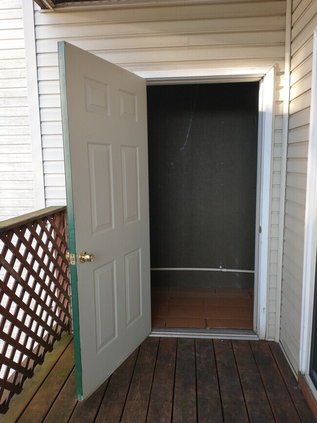 Building Photo - 1288 S Ox Rd