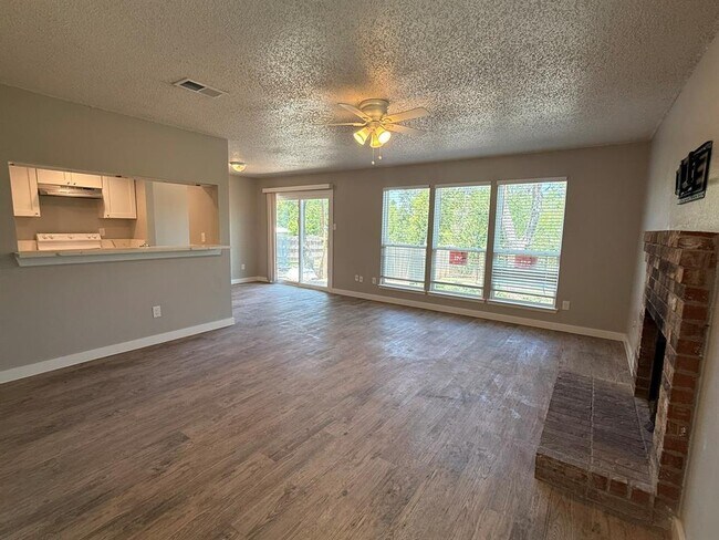 Building Photo - 13339 Water Oak Ln