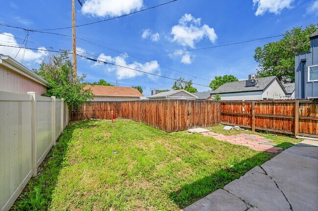 Building Photo - $3,400.00, 4 bed, 3 bed, located in Denver...