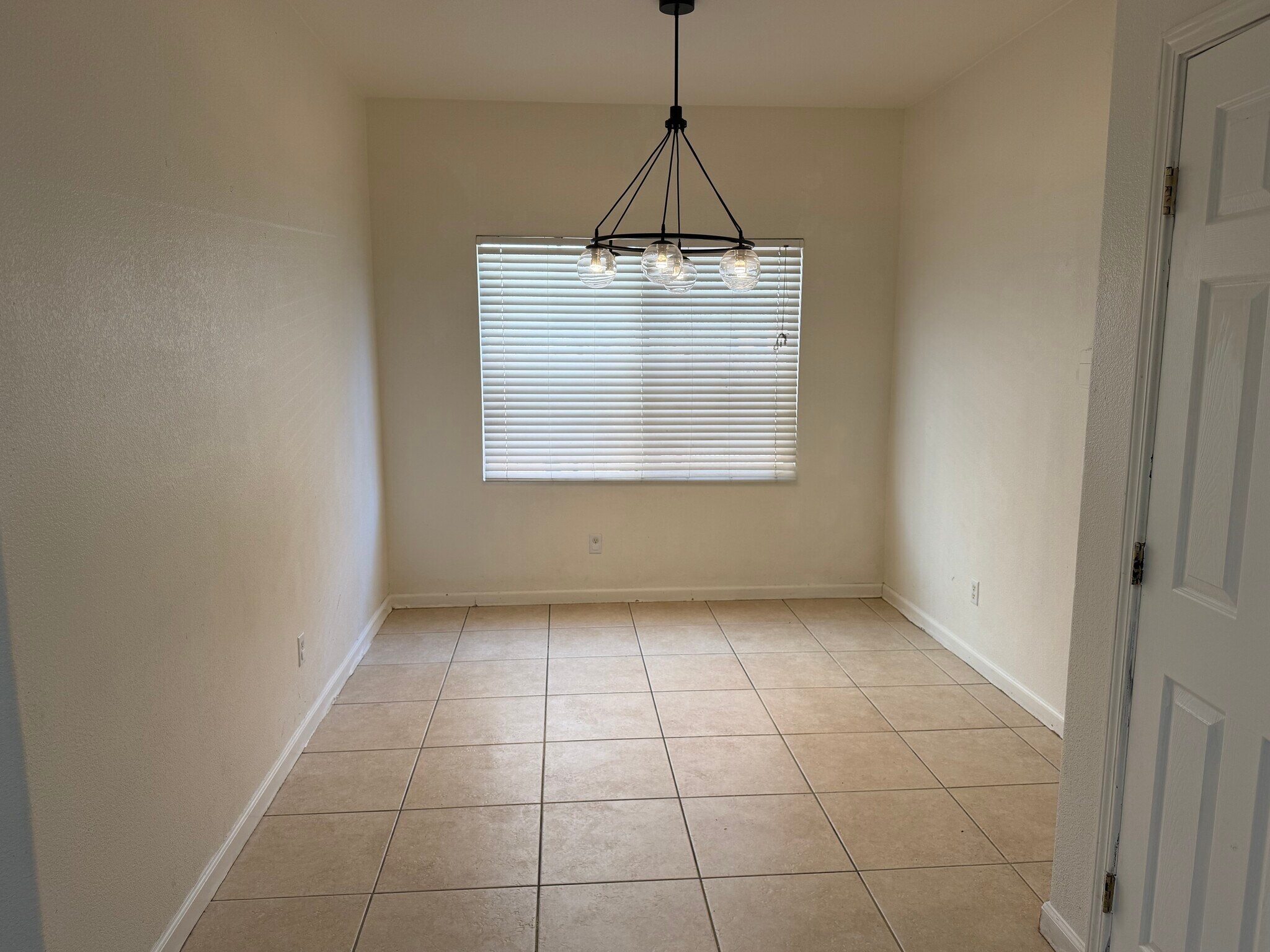 Building Photo - 3361 Rutherford Dr