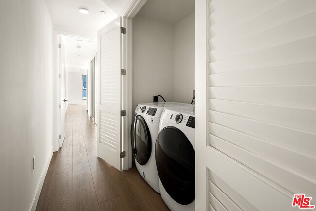 Building Photo - 3651 Regal Pl