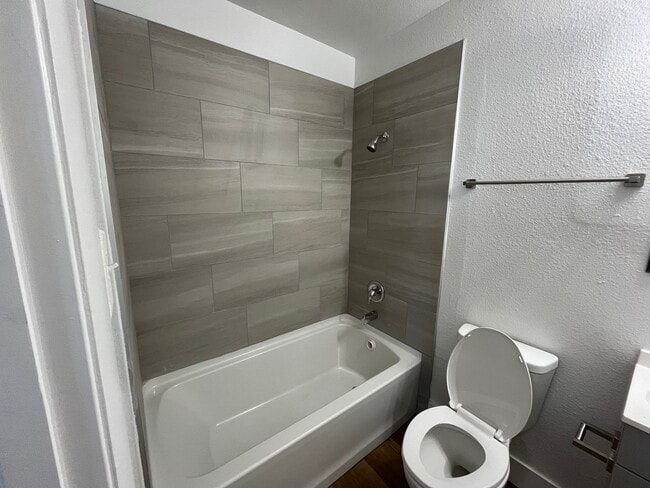 Building Photo - 222 S 10th St