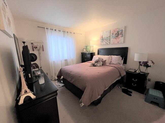 Building Photo - 1000 Linden Ave