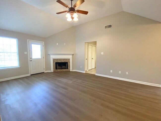 Building Photo - 3 bed, 2 bath home with wonderful curb appeal near N. Germantown Pkwy / $250 Gift card if move in...