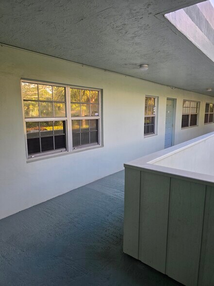 Building Photo - 933 Cypress Grove Dr
