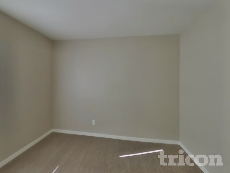 Building Photo - 3360 W Hayduk Rd