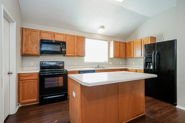 Building Photo - 1415 Heather Ridge Dr