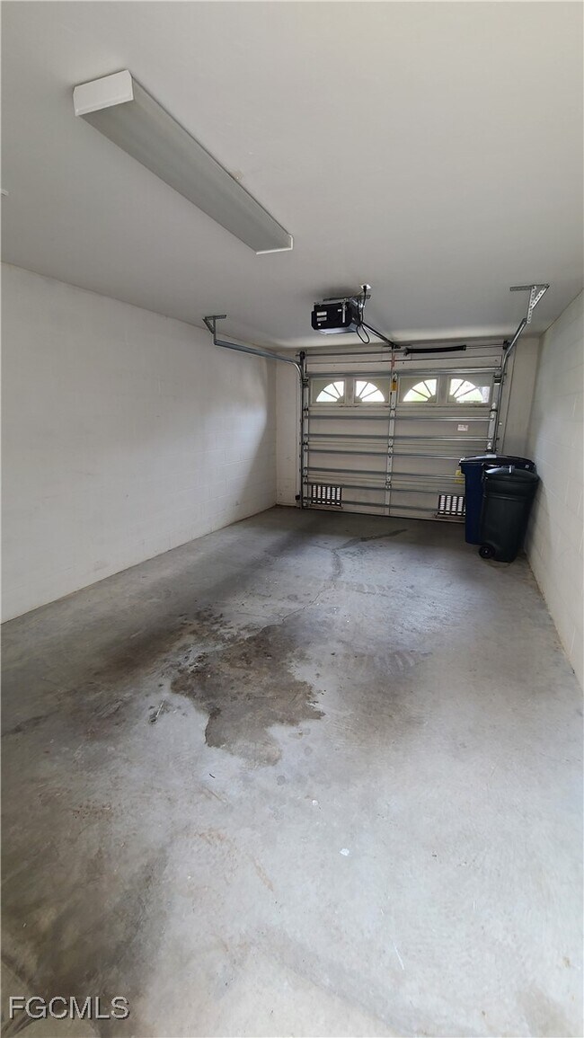 Building Photo - 14571 Daffodil Dr