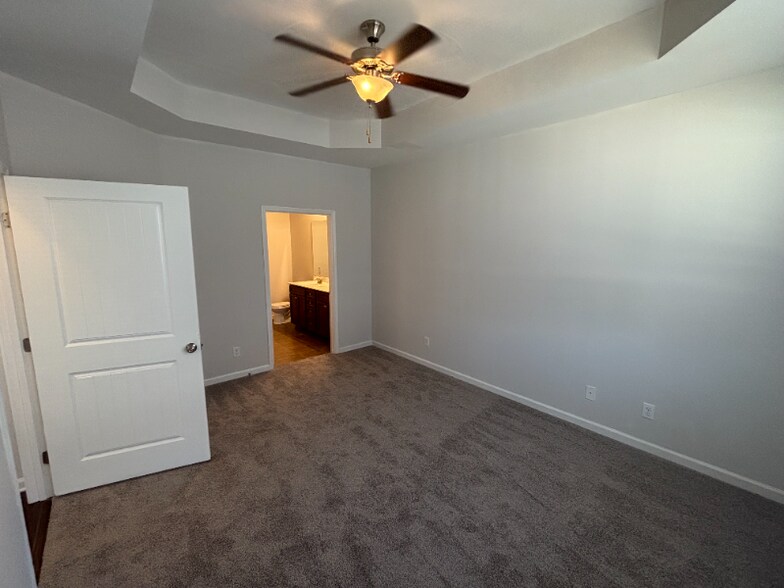 Building Photo - 411 Prom Dr SW