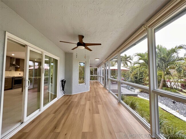 Building Photo - 720 Birdie Ct