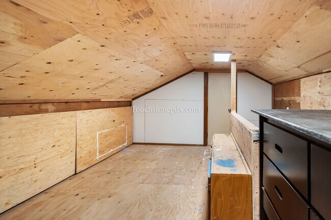 Building Photo - Move in by June 15 and get 2 weeks FREE! Charming Beaverton Home with Fireplace, Deck, and Attach...
