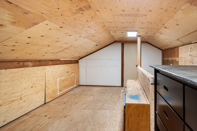 Building Photo - Sign Now SPECIAL & Move in by 06/15 to Receive 2 WEEKS FREE!!! Charming Beaverton Home w/Art Stud...