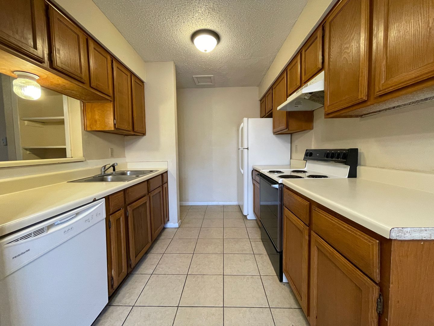 Building Photo - 1701 Cedarview Cir