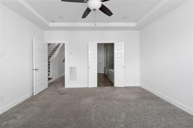 Building Photo - 2737 Clinton Dr