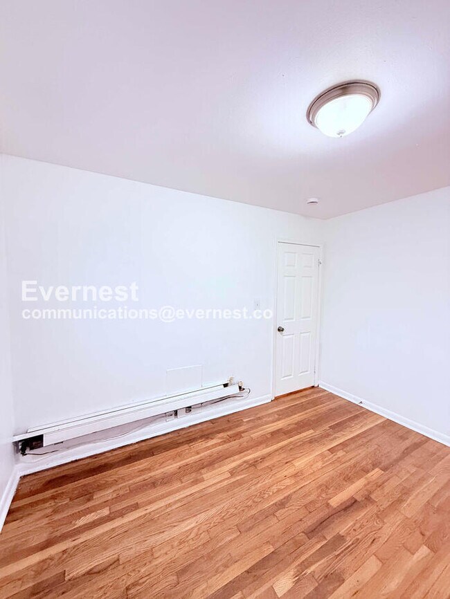 Building Photo - 15601 Schoolcraft Rd