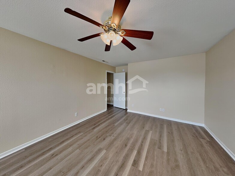 Building Photo - 1373 Bluestem Dr