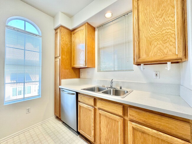 Building Photo - Great 1 bed/1 bath in the Mirabella commun...