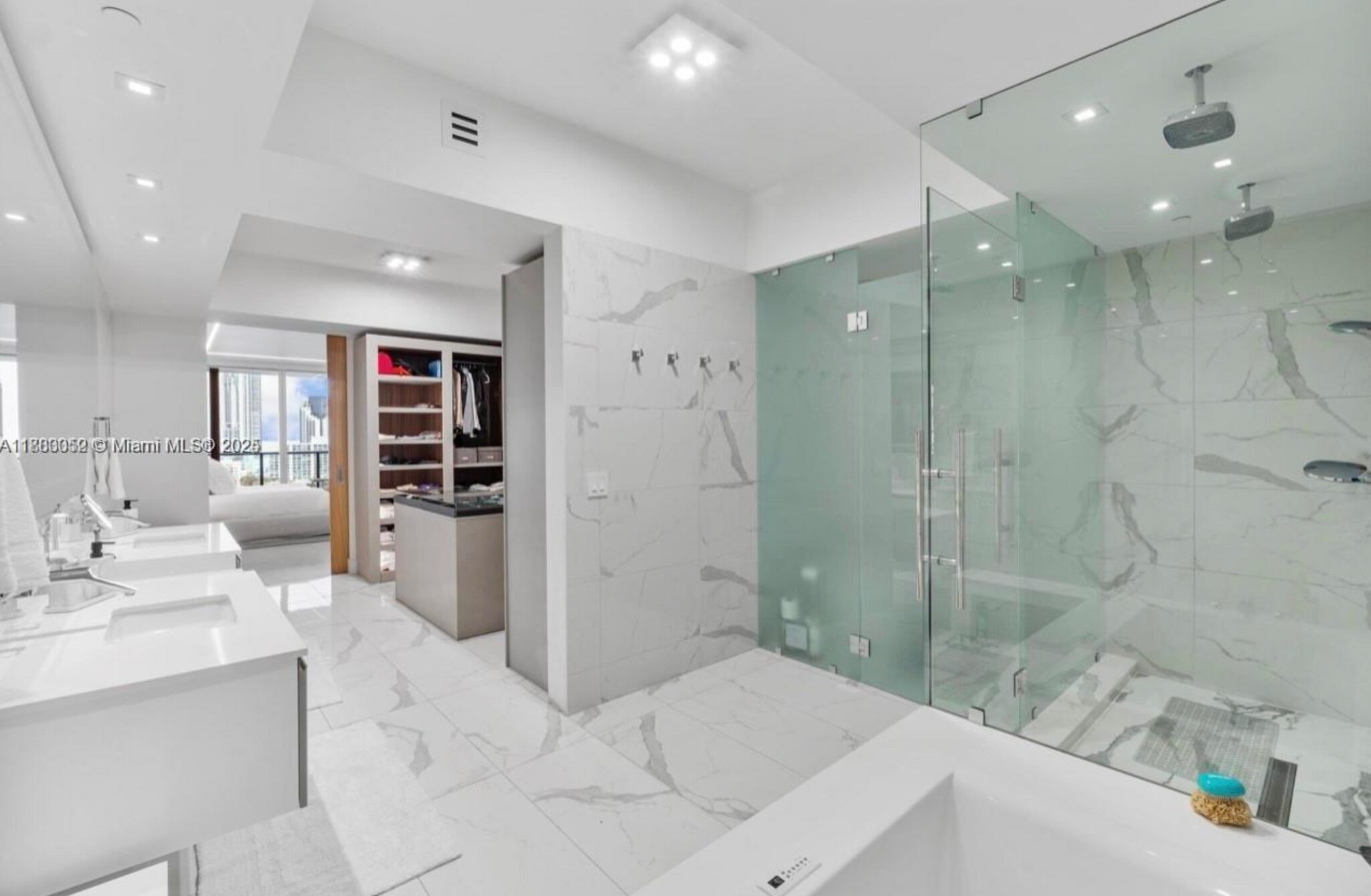 Building Photo - 5000 Island Estates Dr