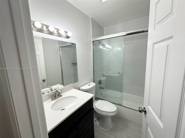 Building Photo - 10521 Mahogany Key Cir