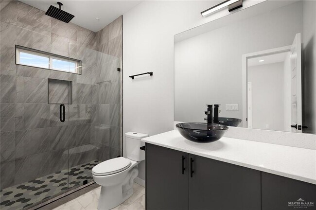 Building Photo - 1007 N Woodson Ave