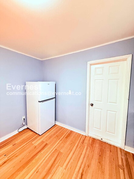 Building Photo - 8640 Chalmers Ave