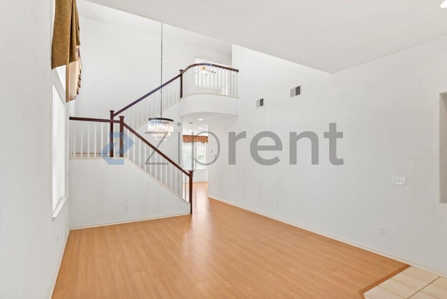 Building Photo - Unit