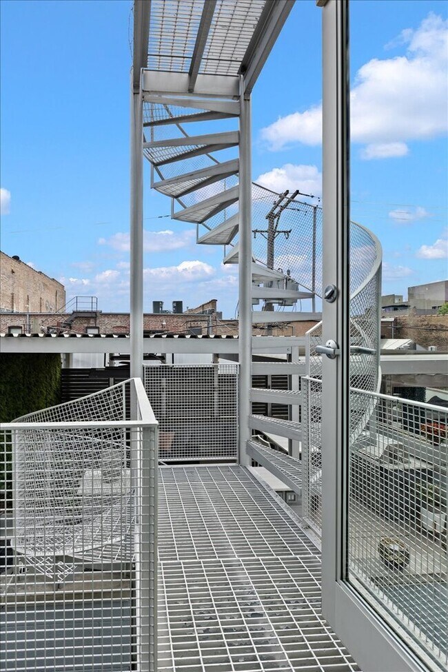 Building Photo - 1823 W Race Ave