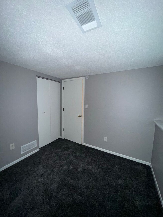 Building Photo - Coming Soon! Spacious Split-Level Duplex in Lee’s Summit