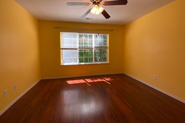 Building Photo - Gorgeous 3 Bedroom Arbor Rose Home!