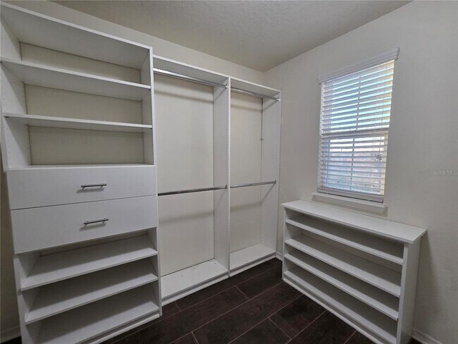 Building Photo - 11842 Silverlake Park Dr