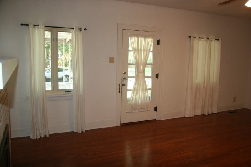 Building Photo - 215 Lincoln St