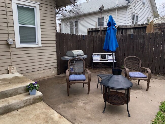 Building Photo - Single Family Home Available August 5th!