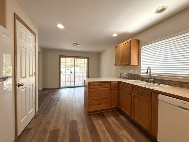 Building Photo - Newly Updated Lake Stevens Home - Avail 8/15!