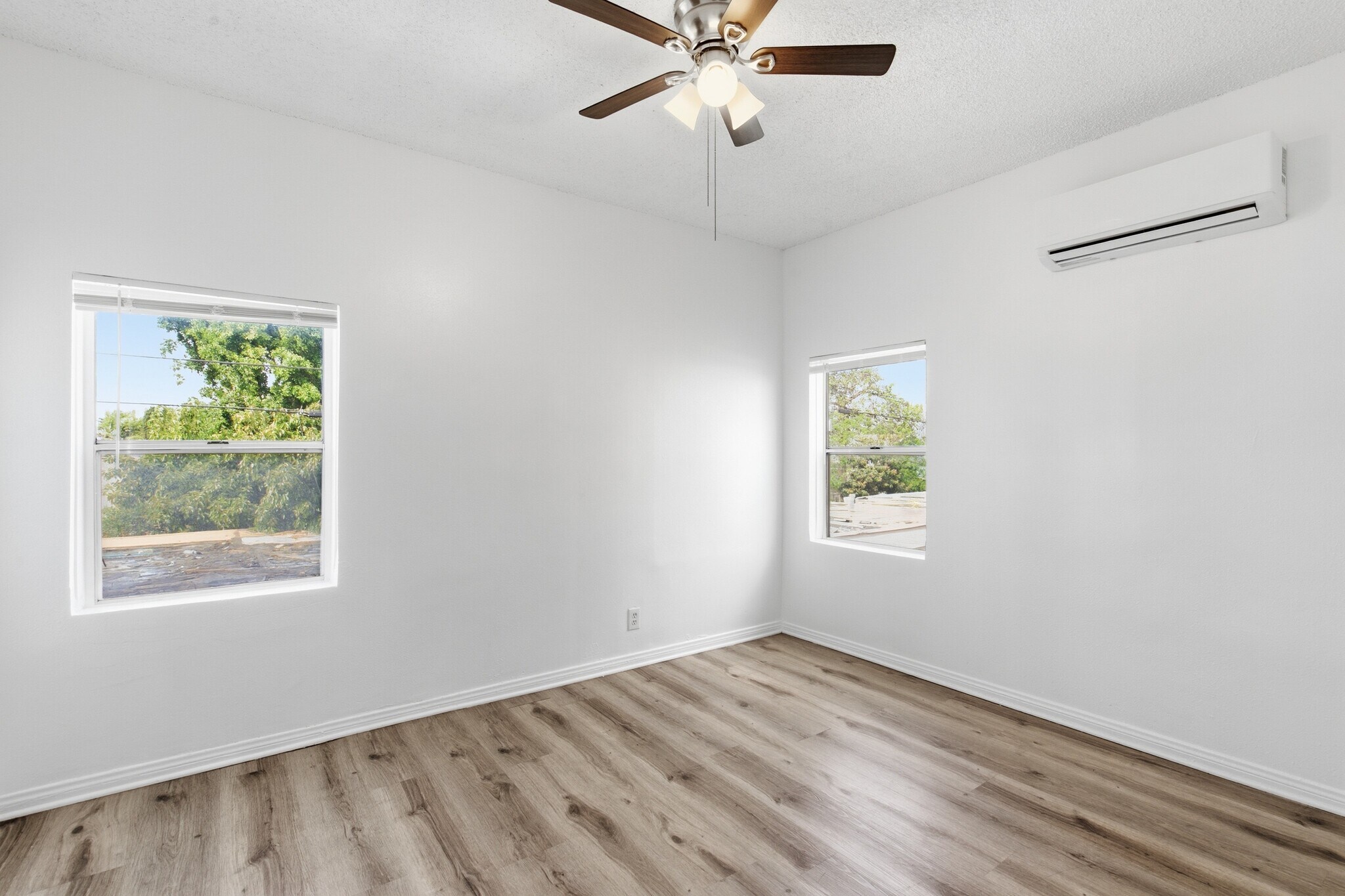 Building Photo - 707 W 48th St