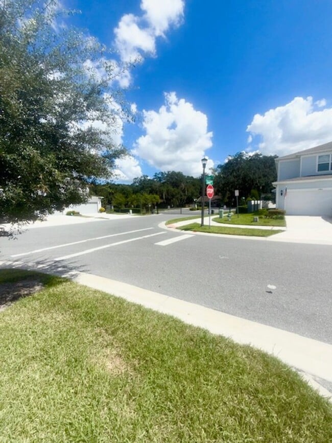 Building Photo - Grayson Square
