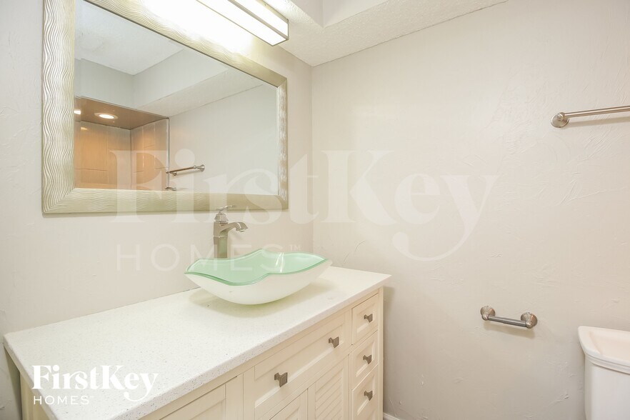 Building Photo - 2012 Tanglewood Dr