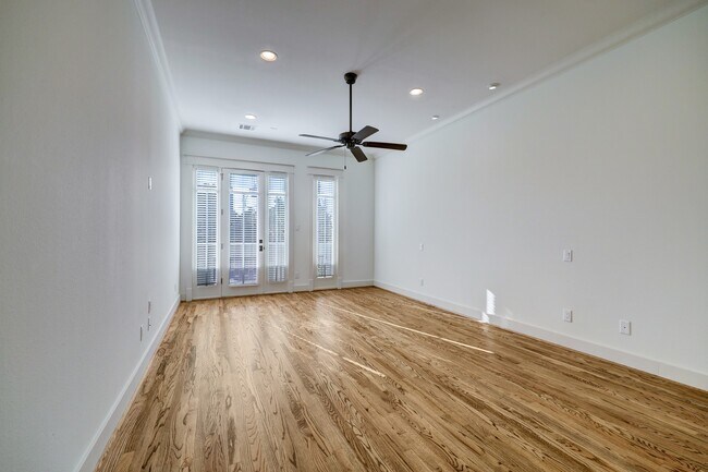 Building Photo - 2409 Morse St