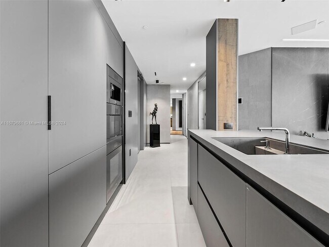 Building Photo - 3101 S Ocean Dr