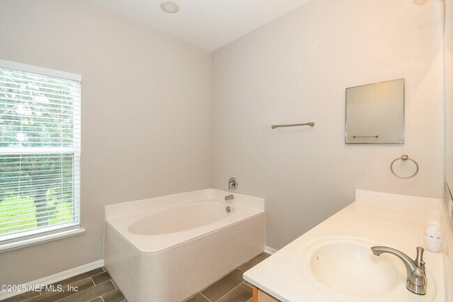 Building Photo - 12284 Hickory Forest Rd