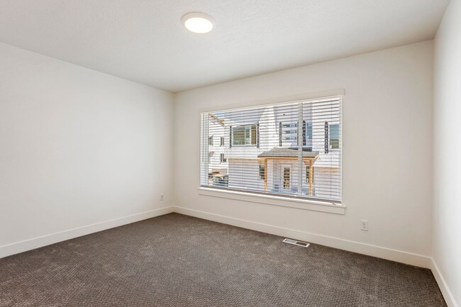 Building Photo - Your Next Home Awaits – 3-Bedroom Townhome...