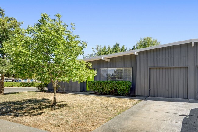 Building Photo - 406 Scripps Dr