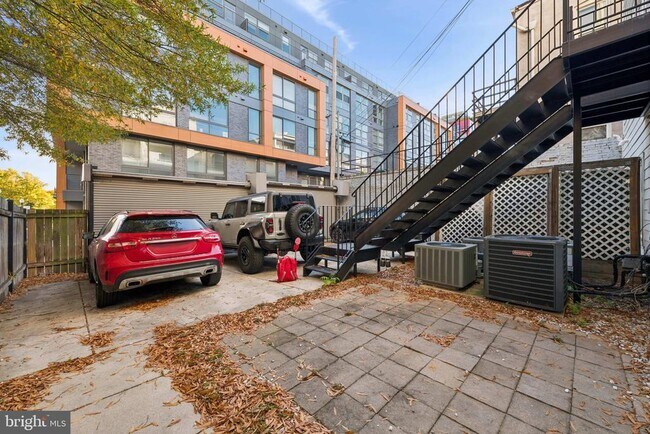 Building Photo - 241 R St NE